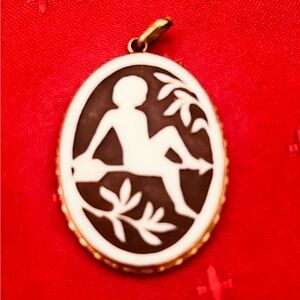 Vintage Gold Pendant With Cameo